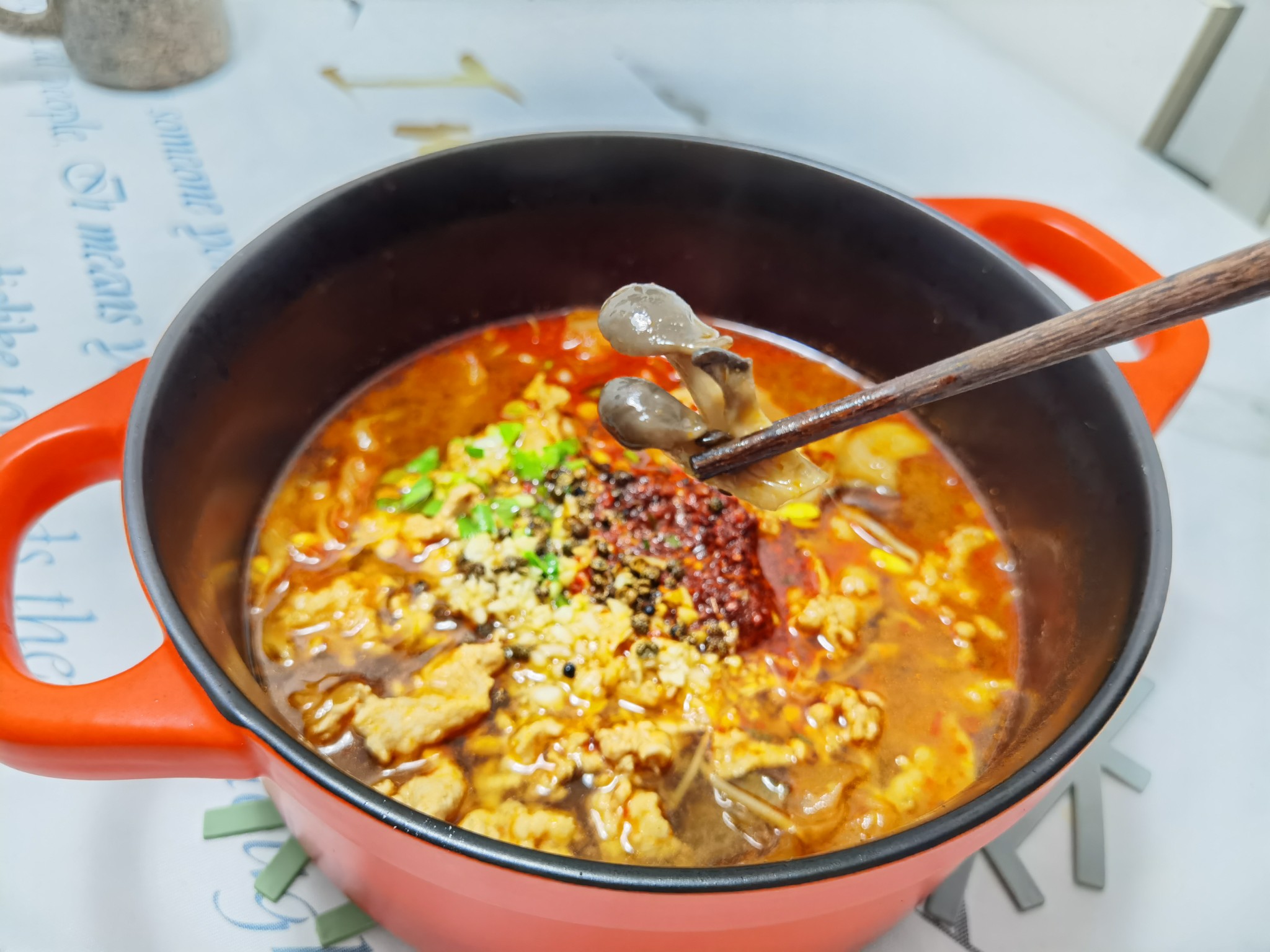 水煮肉片柔嫩的秘訣的做法-麻辣味煮菜譜