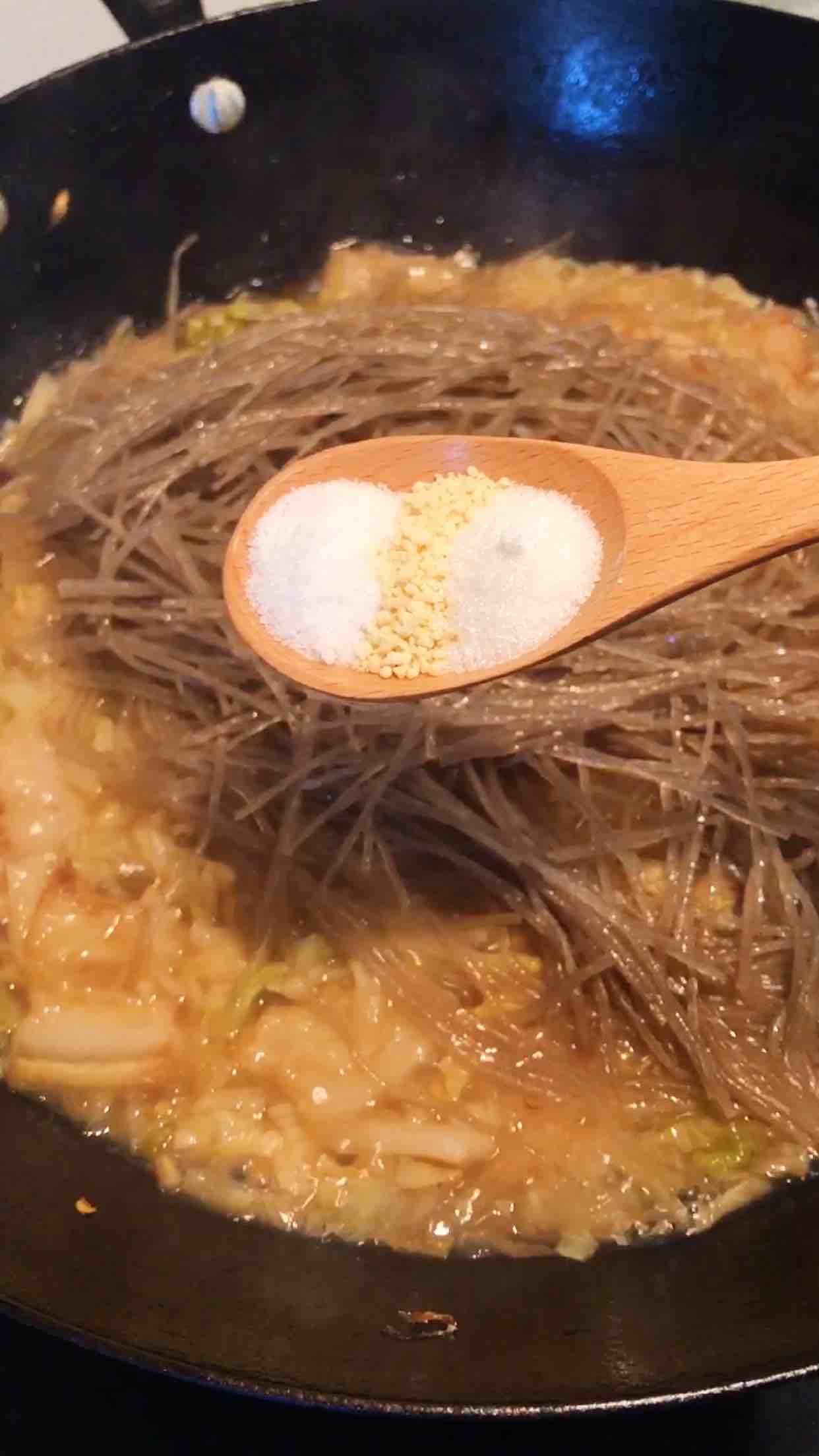 酸菜燉粉條地道東北菜的做法-酸味燉菜譜-易網健康養生網 酸菜燉粉條地道東北菜的做法-酸味燉菜譜