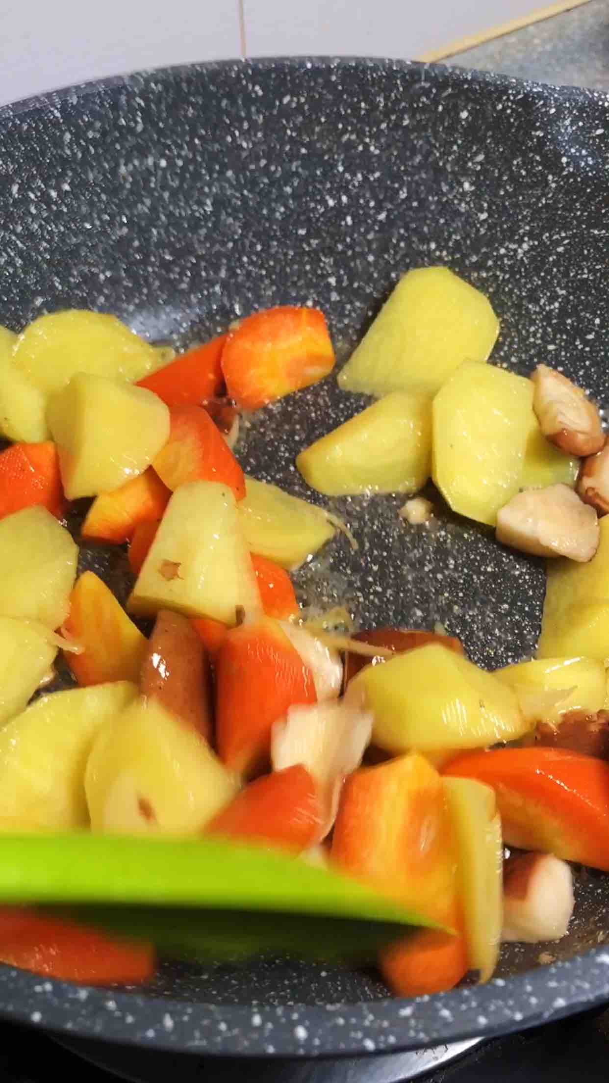 咖喱雞肉飯的做法-咖喱味煮菜譜-易網(wǎng)健康養(yǎng)生網(wǎng) 咖喱雞肉飯的做法-咖喱味煮菜譜