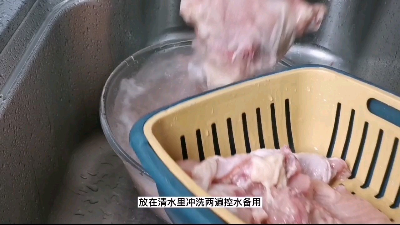 過年硬菜之一:芋頭大盤雞,保證一上桌就被搶光的做法-咸鮮味炒菜譜-易網(wǎng)健康養(yǎng)生網(wǎng) 過年硬菜之一:芋頭大盤雞,保證一上桌就被搶光的做法-咸鮮味炒菜譜