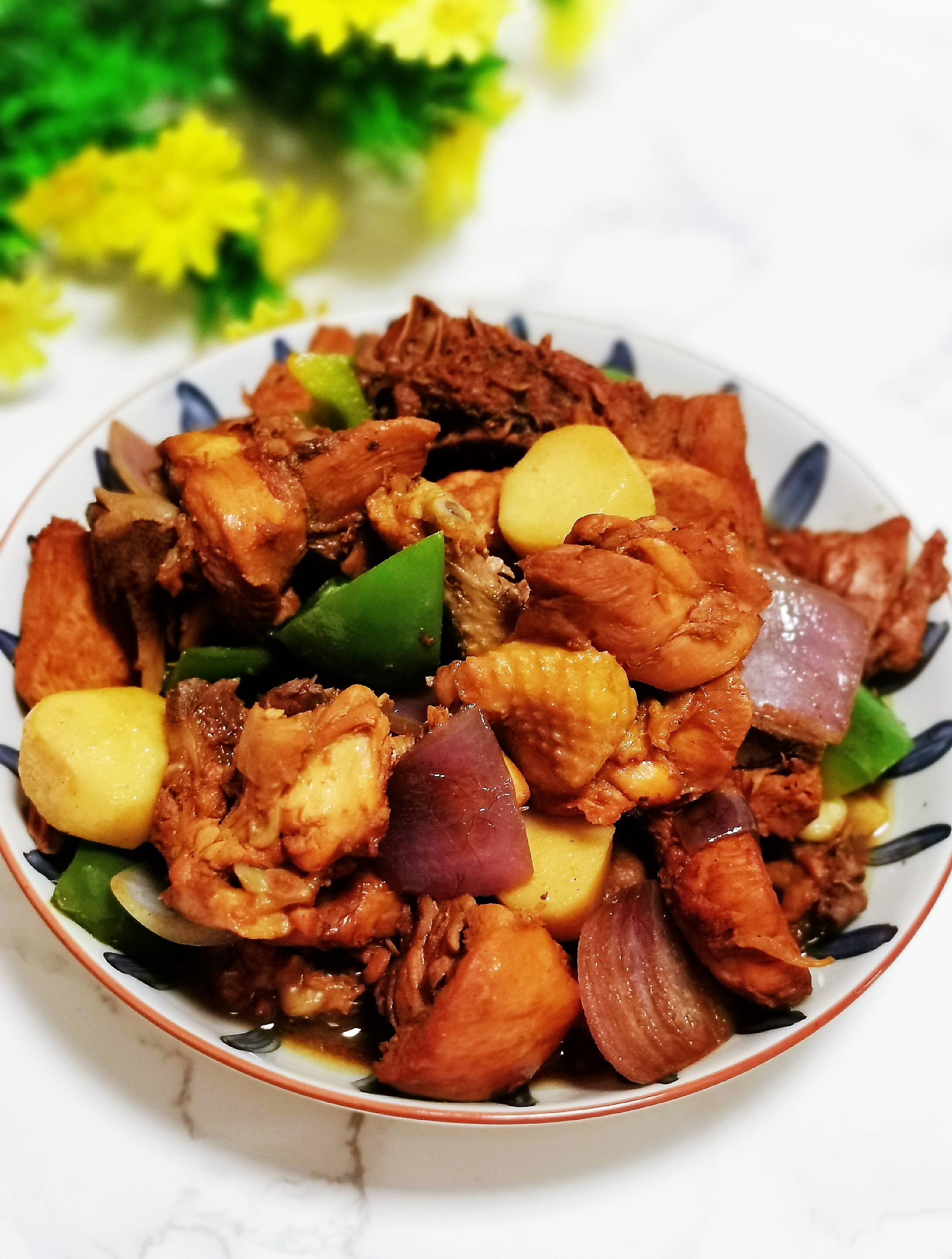 過年硬菜之一:芋頭大盤雞,保證一上桌就被搶光的做法-咸鮮味炒菜譜-易網(wǎng)健康養(yǎng)生網(wǎng) 過年硬菜之一:芋頭大盤雞,保證一上桌就被搶光的做法-咸鮮味炒菜譜