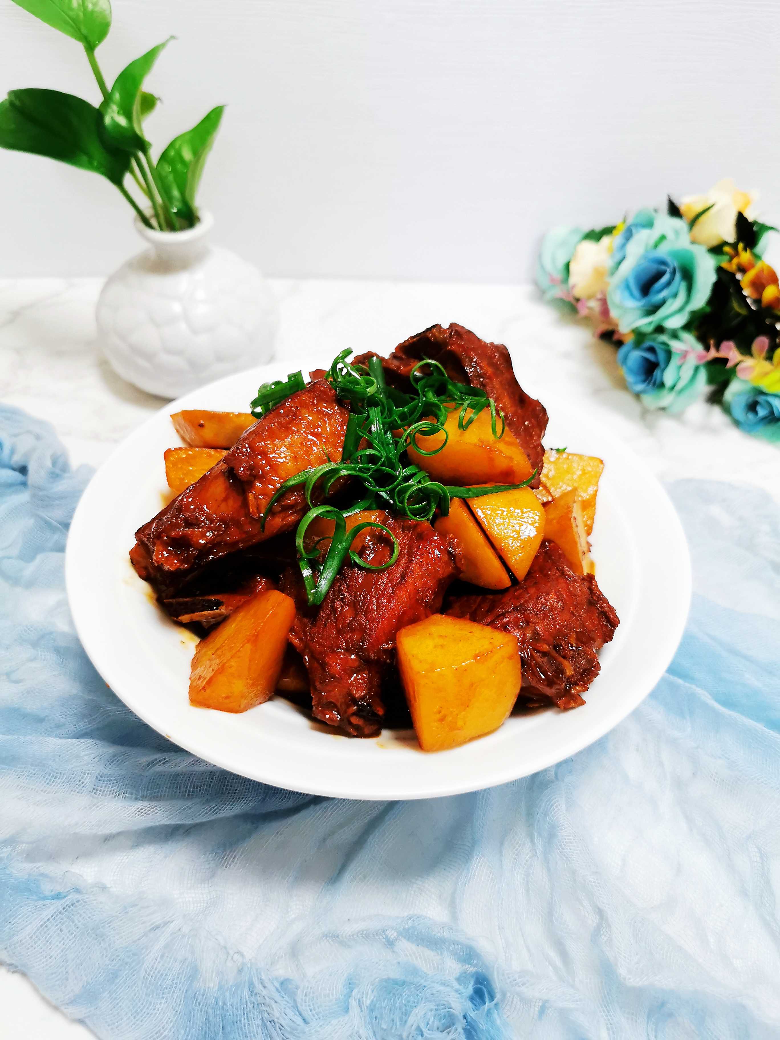 紅燒土豆排骨的做法-醬香味燒菜譜