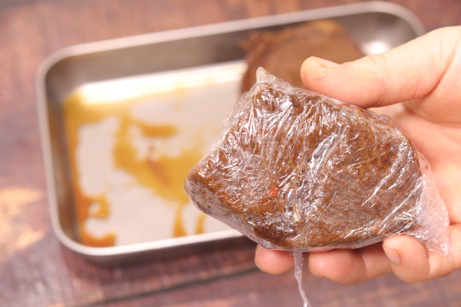 年夜飯必備鹵牛腱子！肉軟有嚼勁，上桌必光盤的做法-咸鮮味鹵菜譜