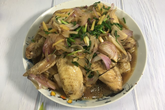 童子雞只需腌一腌,蒸一蒸,淋上蔥油汁,簡單又美味的做法-蔥香味蒸菜譜-易網健康養生網 童子雞只需腌一腌,蒸一蒸,淋上蔥油汁,簡單又美味的做法-蔥香味蒸菜譜