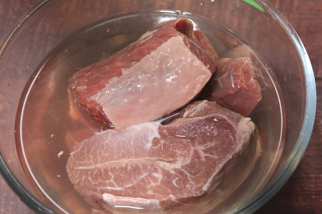 年夜飯必備鹵牛腱子！肉軟有嚼勁，上桌必光盤的做法-咸鮮味鹵菜譜