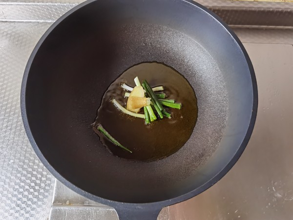 雙菇炒肉絲的做法-咸鮮味炒菜譜-易網<a href=http://www.jsjjzhkt.cn/ target=_blank class=infotextkey>健康養生</a>網 雙菇炒肉絲的做法-咸鮮味炒菜譜