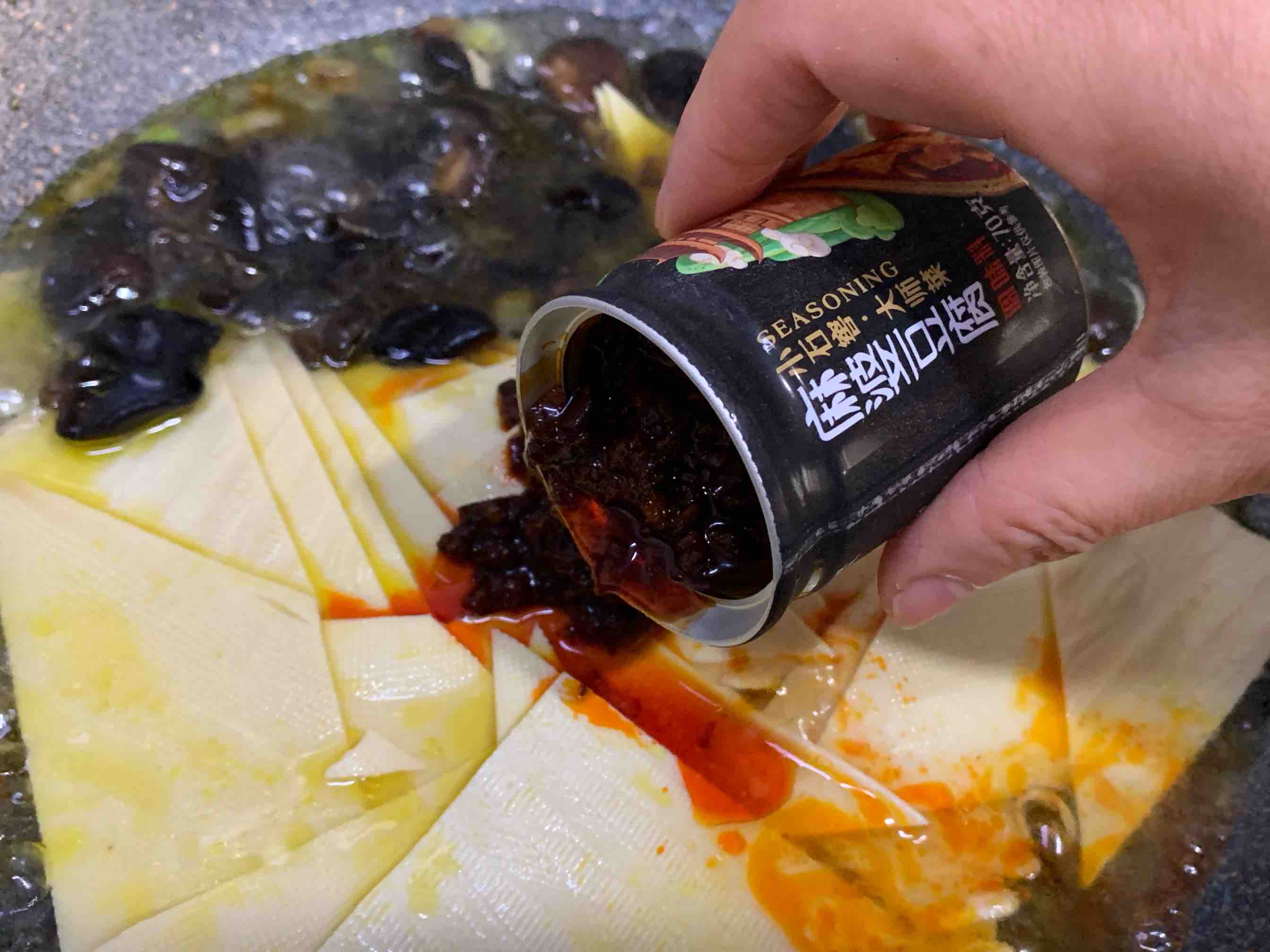 素菜也下飯??香辣燉豆皮的做法-香辣味燉菜譜