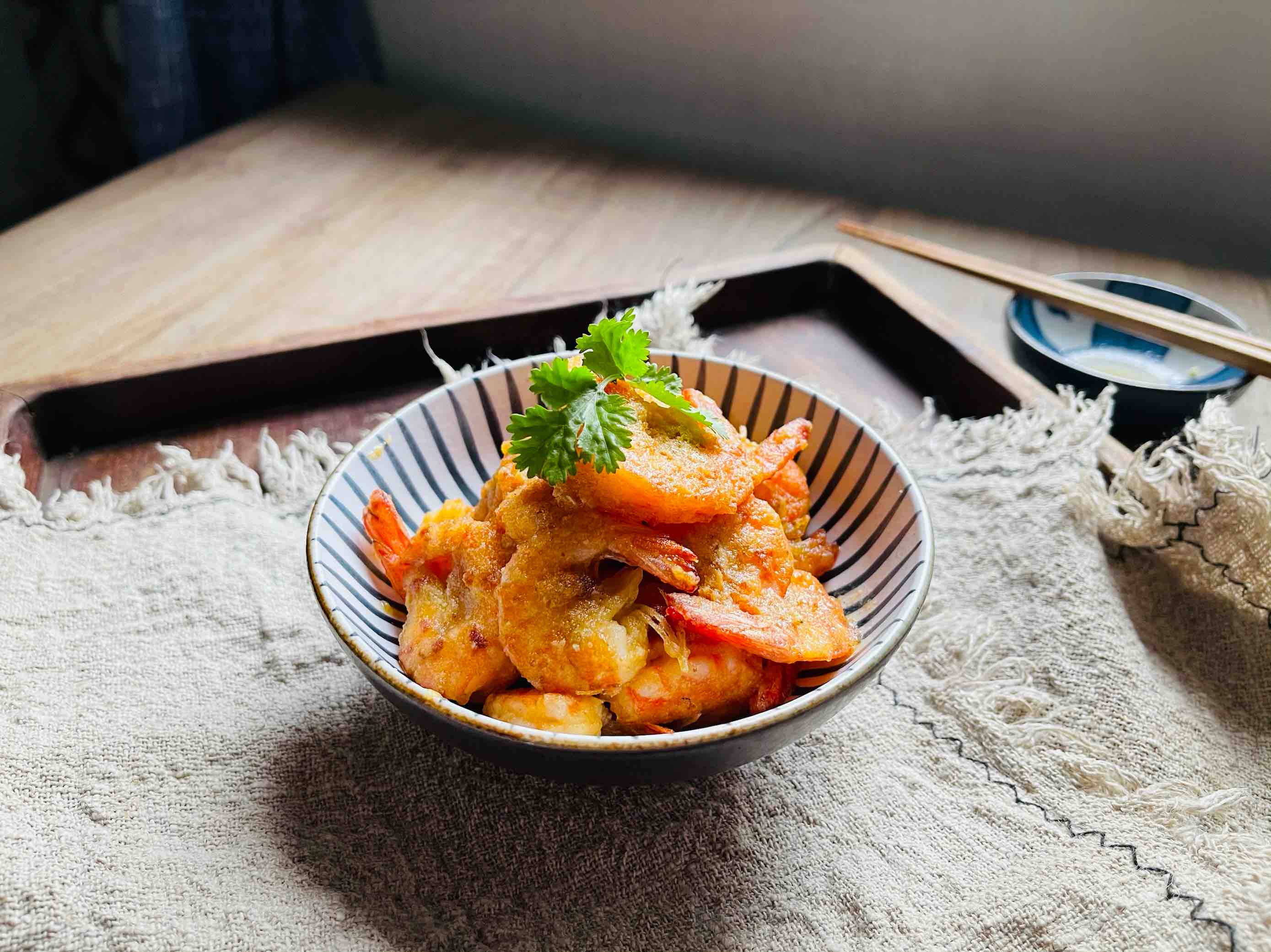 咸香酥脆的咸蛋黃脆皮蝦的做法-咸鮮味煎菜譜-易網健康養生網 咸香酥脆的咸蛋黃脆皮蝦的做法-咸鮮味煎菜譜