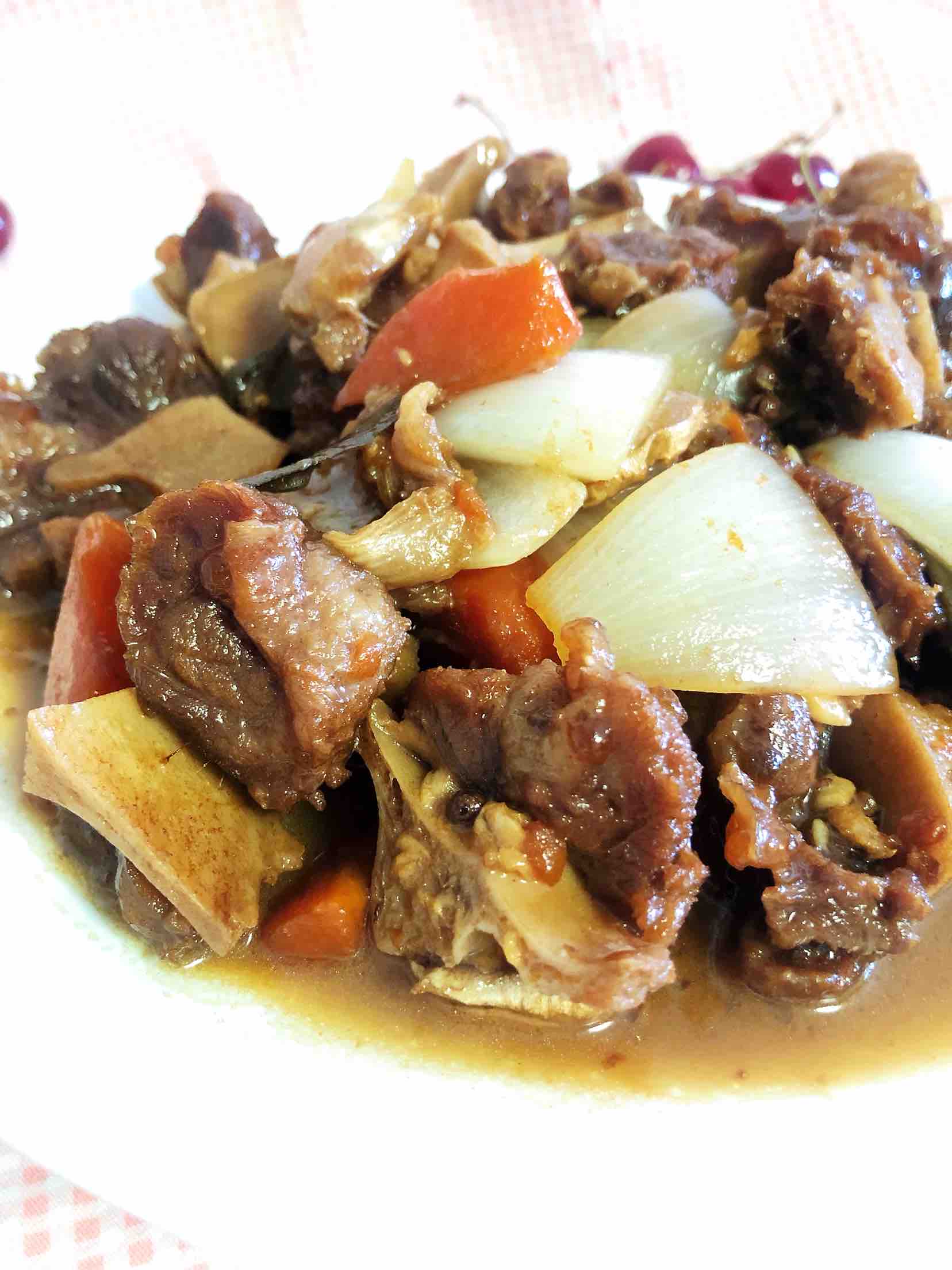 紅燒牛尾的做法-咸鮮味煮菜譜