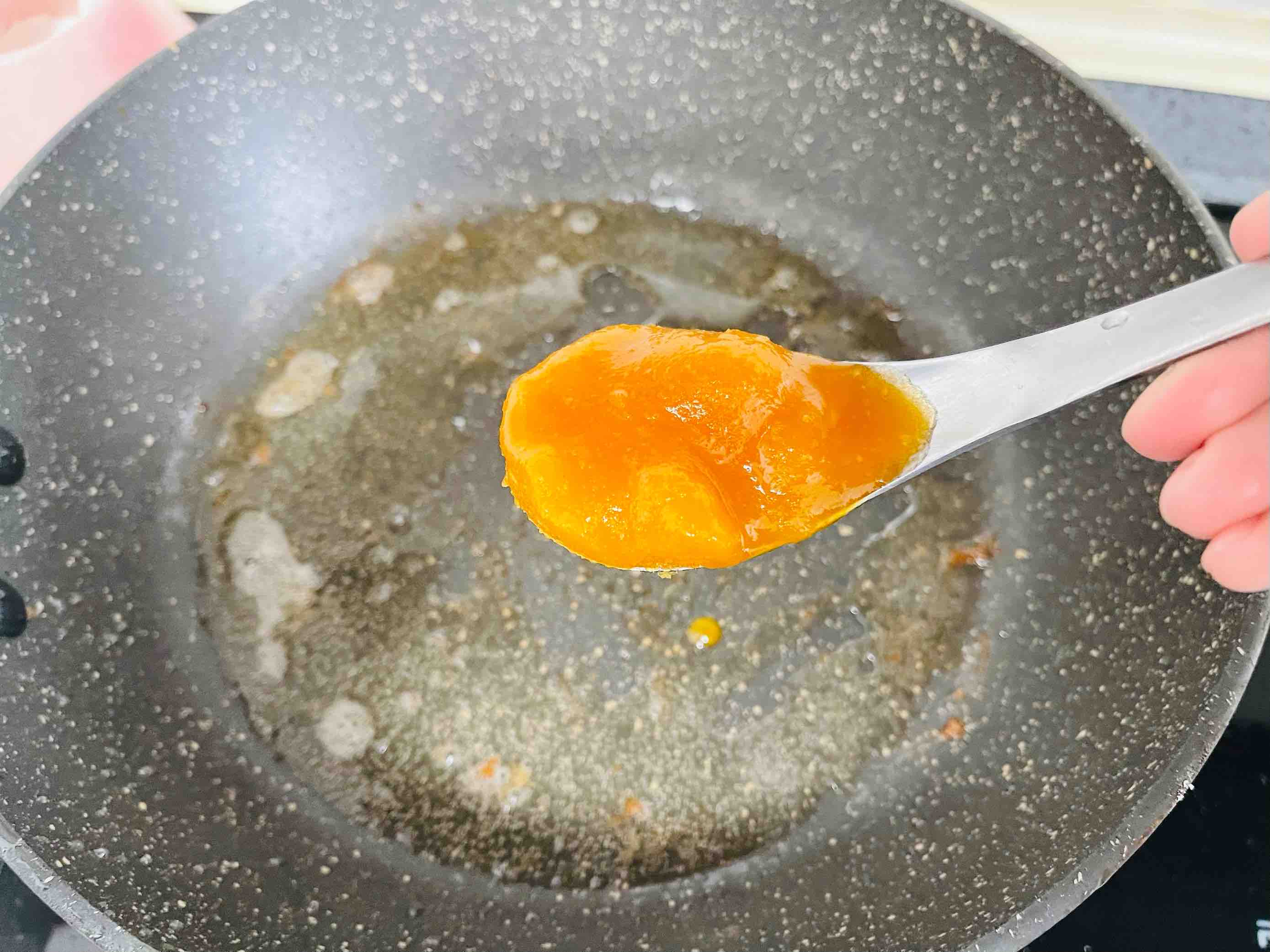 咸香酥脆的咸蛋黃脆皮蝦的做法-咸鮮味煎菜譜-易網健康養生網 咸香酥脆的咸蛋黃脆皮蝦的做法-咸鮮味煎菜譜