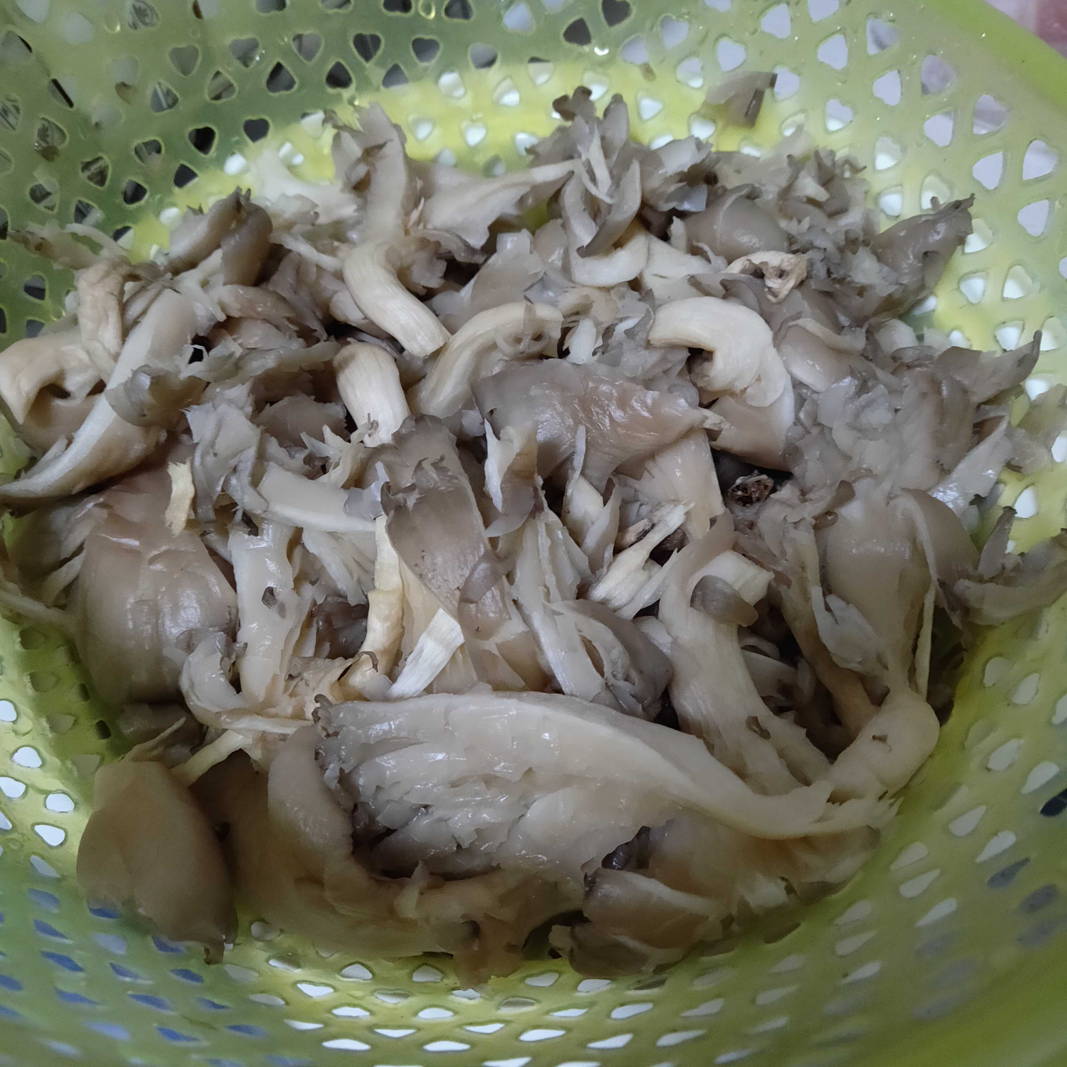 平菇炒肉的做法-咸鮮味炒菜譜