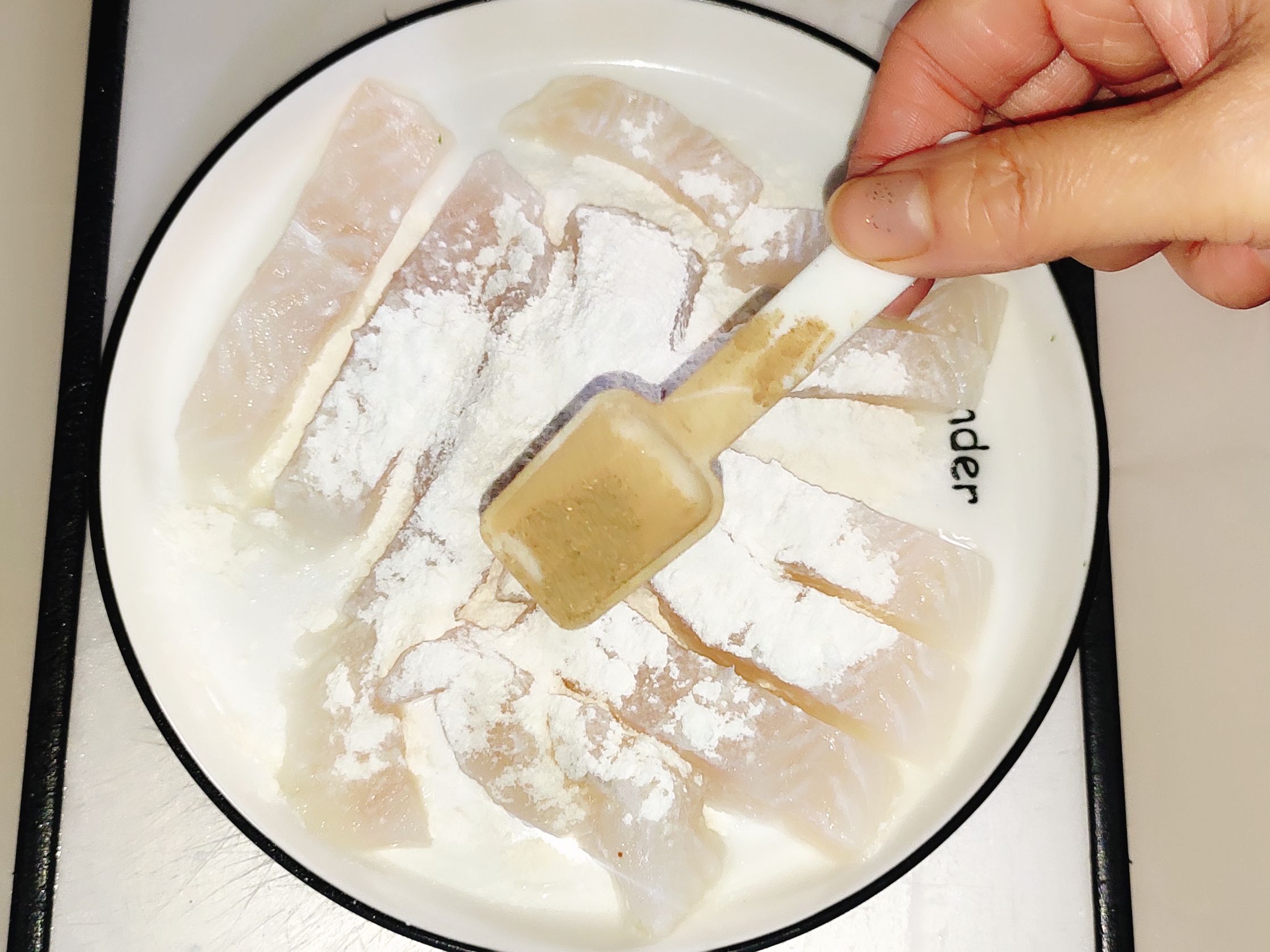 又鮮又嫩的香煎巴沙魚柳的做法-咸鮮味煎菜譜