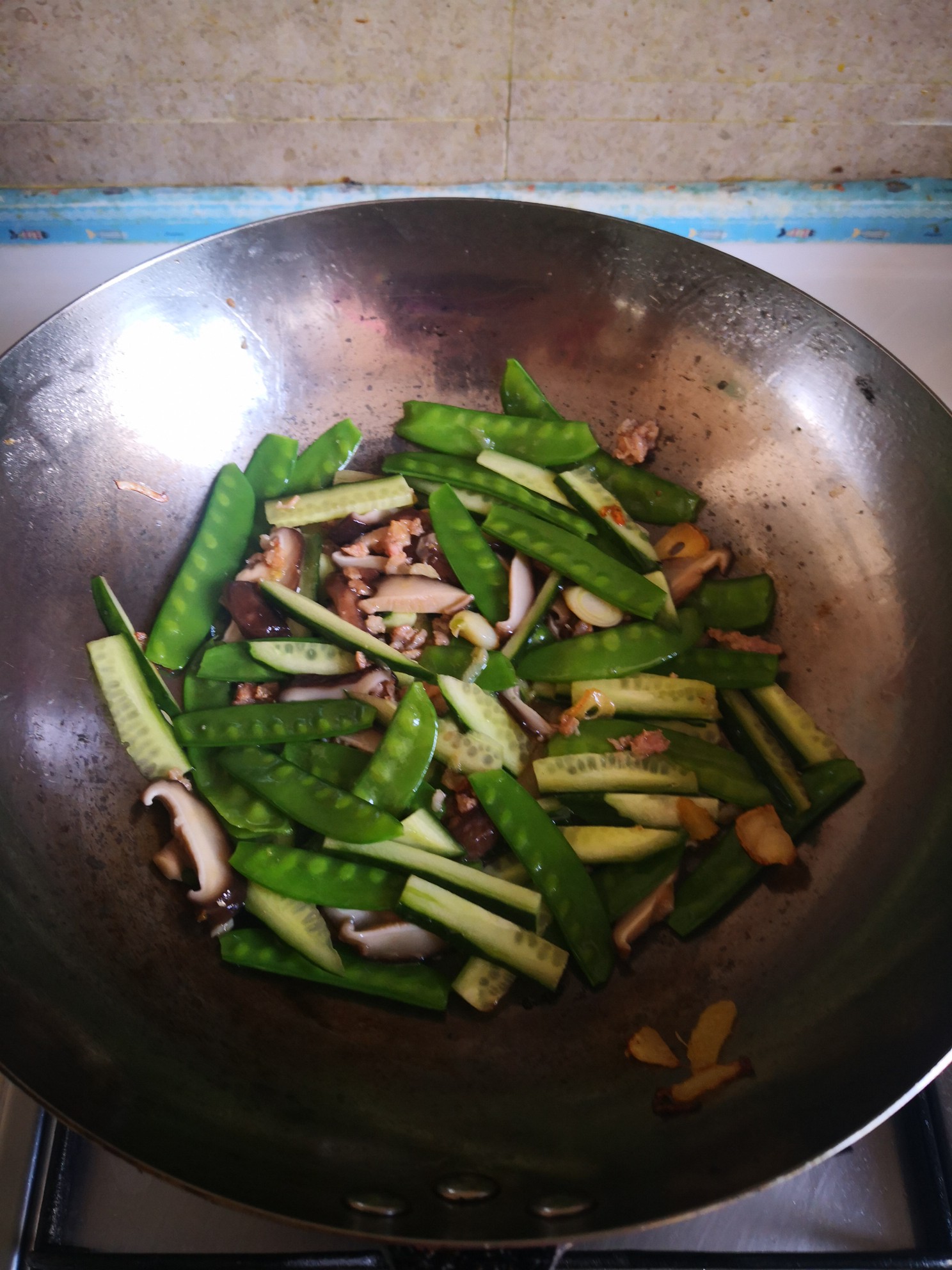 黃瓜片炒荷蘭豆的做法-家常味炒菜譜-易網(wǎng)健康養(yǎng)生網(wǎng) 黃瓜片炒荷蘭豆的做法-家常味炒菜譜