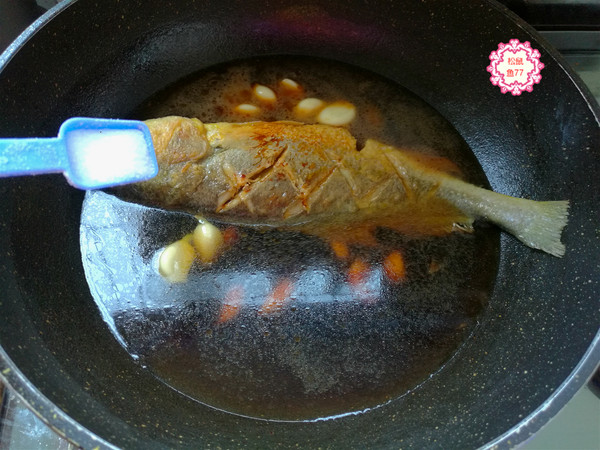 黃花魚這做法,不粘皮不粘鍋,香嫩入味好吃不怕胖的做法-蒜香味燉菜譜-易網健康養生網 黃花魚這做法,不粘皮不粘鍋,香嫩入味好吃不怕胖的做法-蒜香味燉菜譜