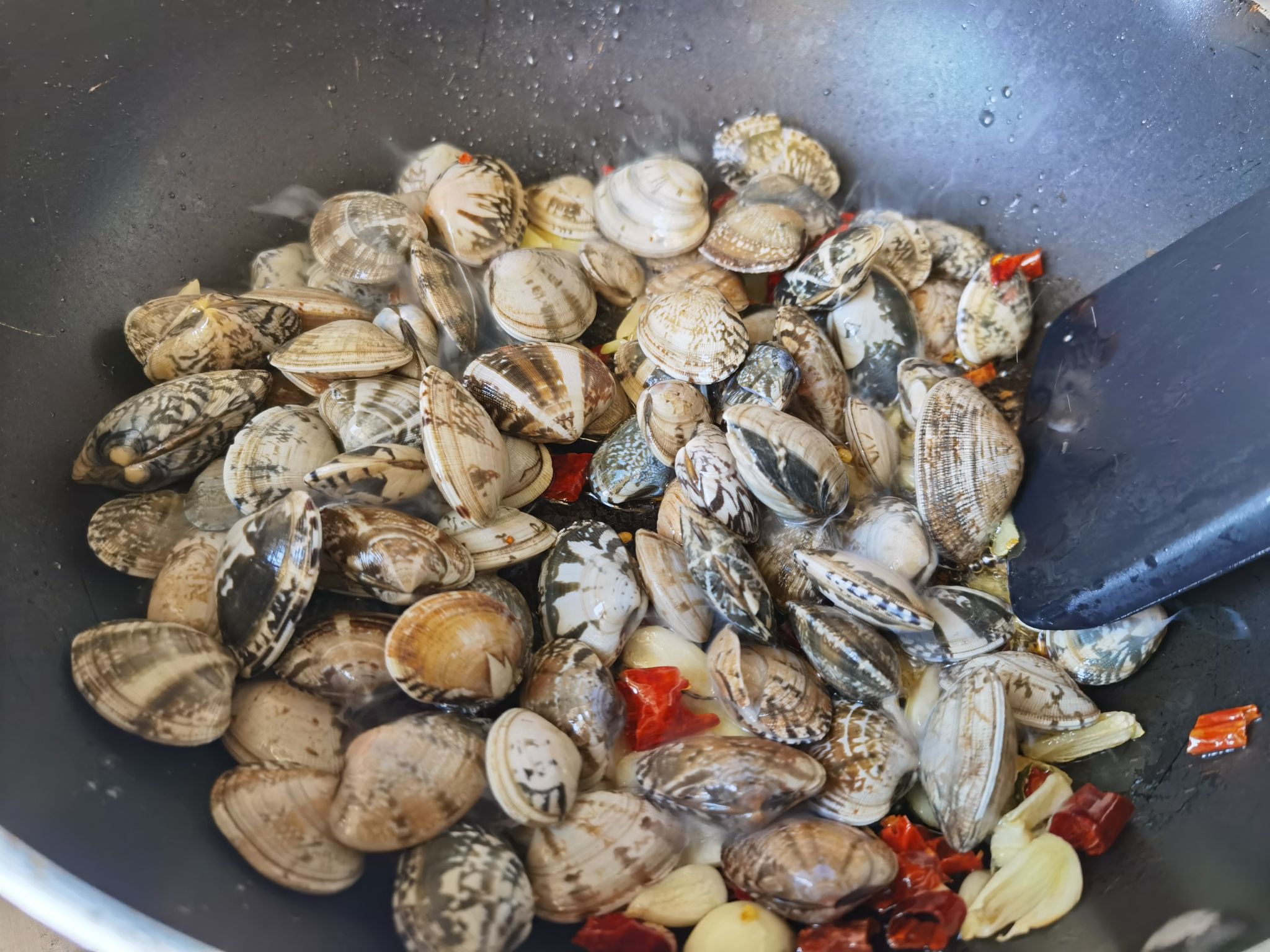 鮮香麻辣的香辣蛤蜊，趕緊來一份的做法-香辣味炒菜譜