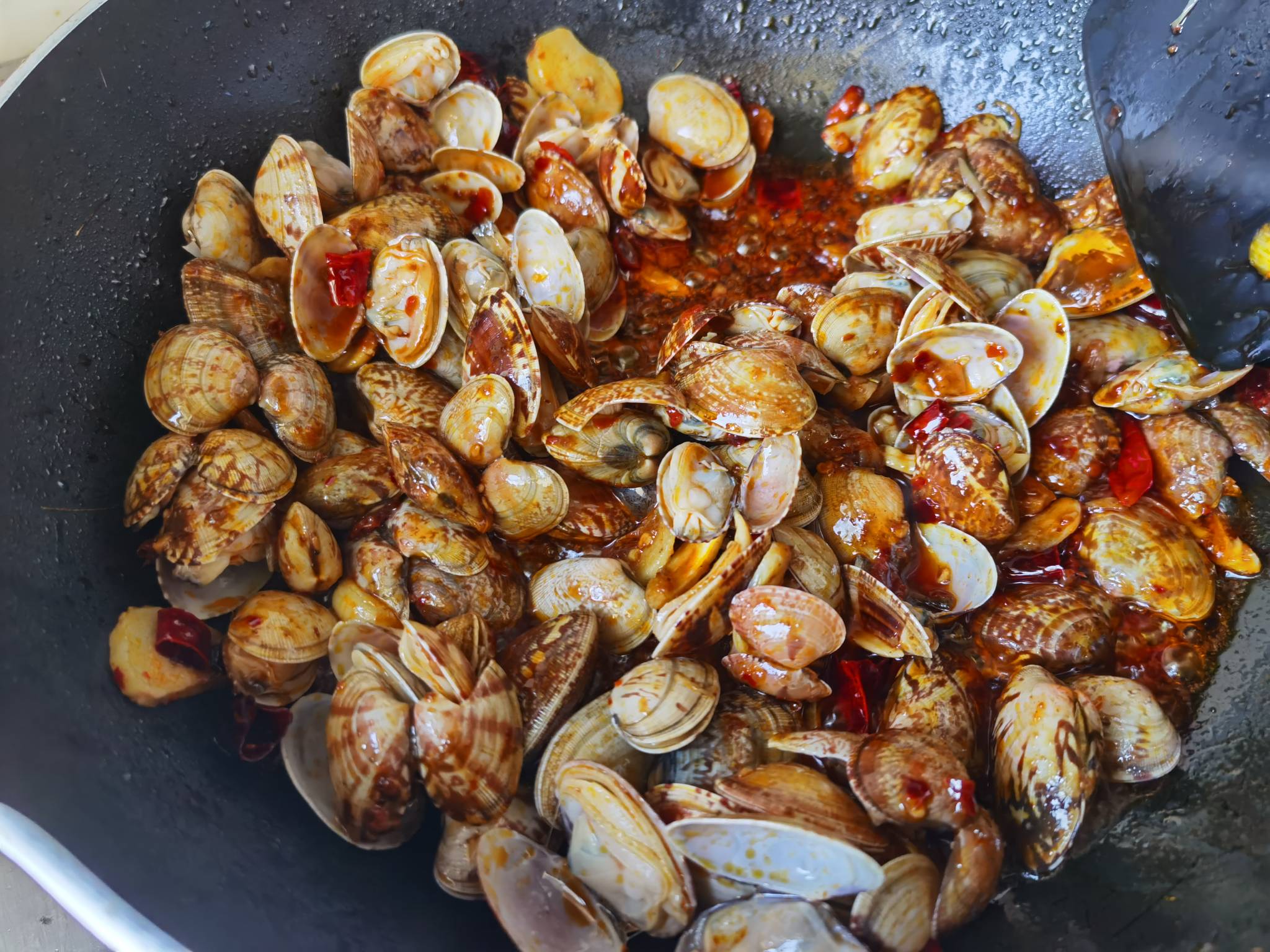 鮮香麻辣的香辣蛤蜊，趕緊來一份的做法-香辣味炒菜譜
