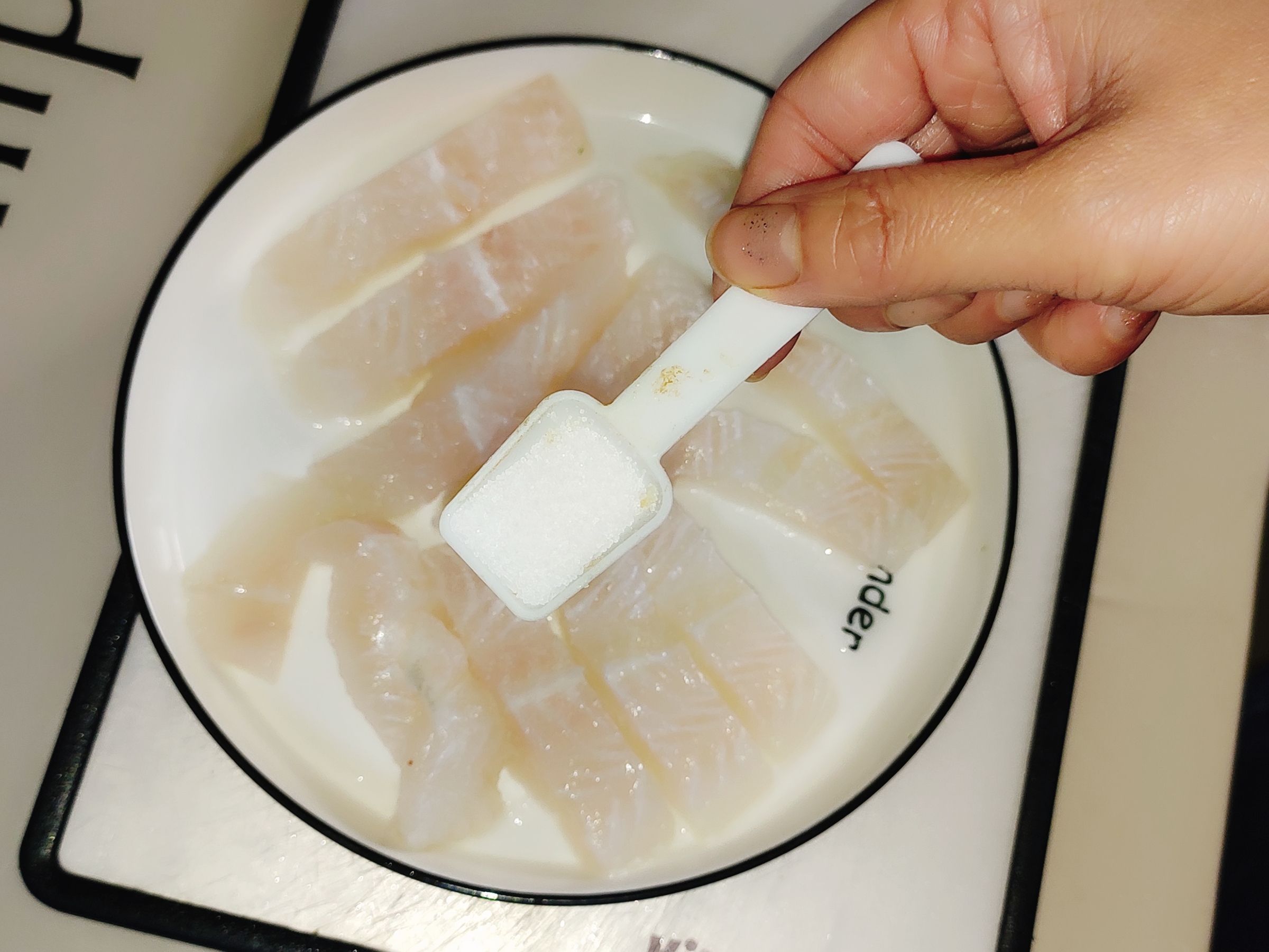 又鮮又嫩的香煎巴沙魚柳的做法-咸鮮味煎菜譜