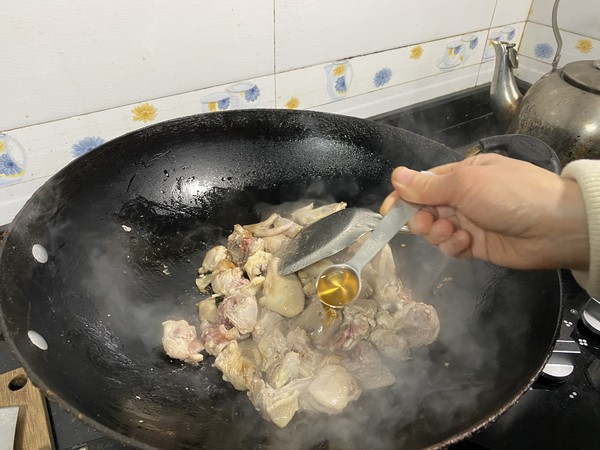 雙茹燒三黃雞的做法-醬香味燉菜譜-易網健康養生網 雙茹燒三黃雞的做法-醬香味燉菜譜