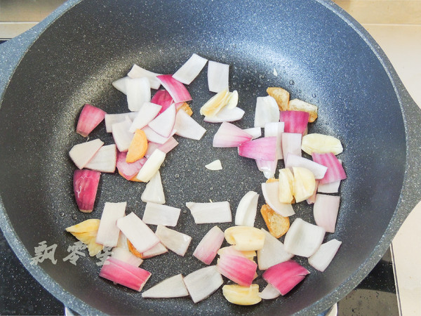 梭子蟹和咖喱碰撞出的美味,簡(jiǎn)單零失敗的做法-咖喱味煮菜譜-易網(wǎng)健康養(yǎng)生網(wǎng) 梭子蟹和咖喱碰撞出的美味,簡(jiǎn)單零失敗的做法-咖喱味煮菜譜