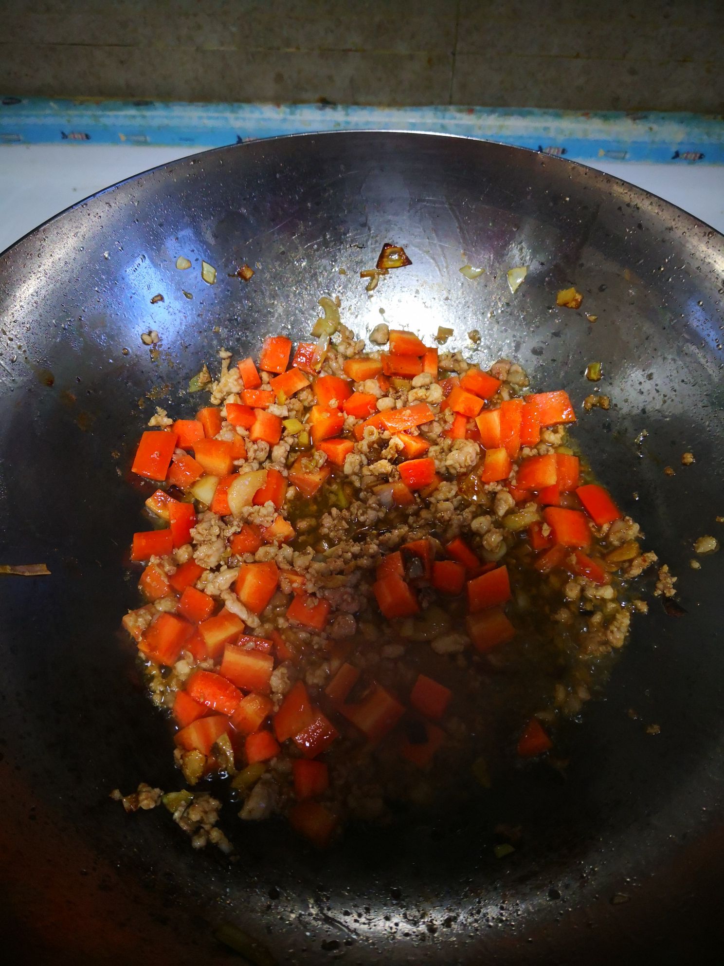 胡蘿卜炒蒜苔的做法-家常味燒菜譜-易網健康養生網 胡蘿卜炒蒜苔的做法-家常味燒菜譜