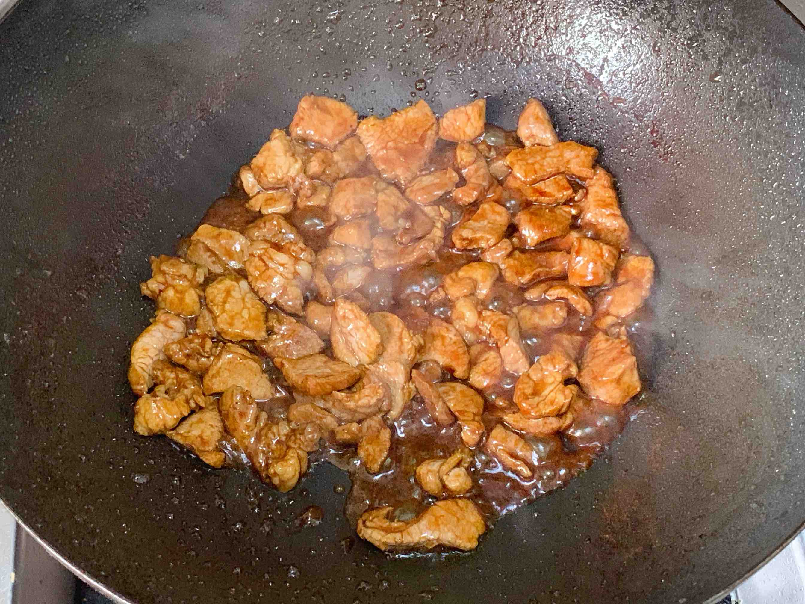 香菜炒肉的做法-家常味炒菜譜-易網<a href=http://www.jsjjzhkt.cn/ target=_blank class=infotextkey>健康養生</a>網 香菜炒肉的做法-家常味炒菜譜