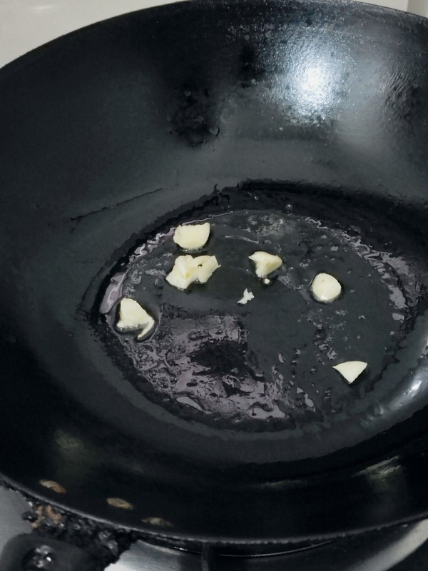 芹菜炒臘肉的做法-家常味炒菜譜