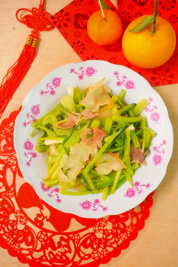 芹菜炒臘肉的做法-家常味炒菜譜