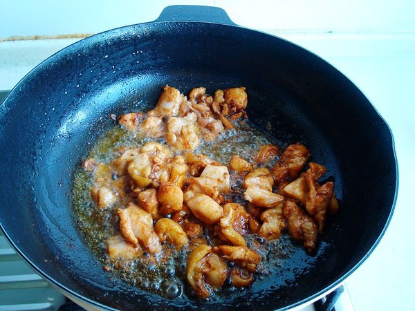 西蘭花炒雞的做法-咸鮮味炒菜譜