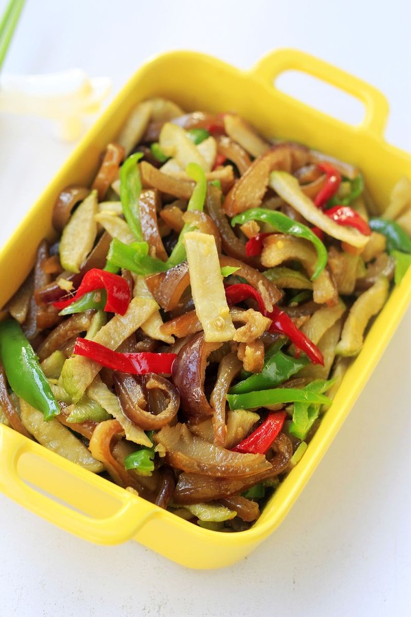 蘿卜干炒肉皮的做法-家常味炒菜譜-易網健康養生網 蘿卜干炒肉皮的做法-家常味炒菜譜