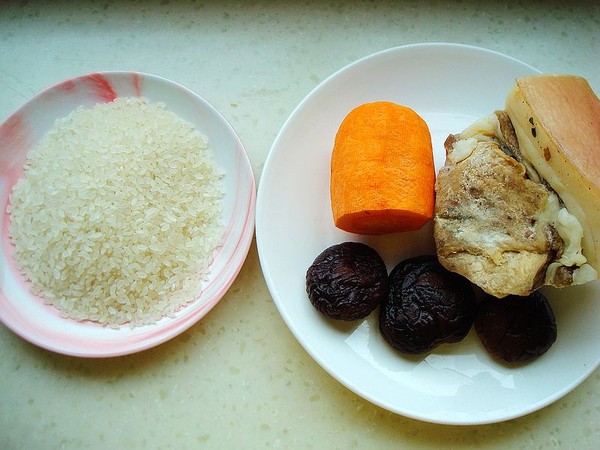 臘肉煲仔飯的做法-家常味燜菜譜-易網<a href=http://www.jsjjzhkt.cn/ target=_blank class=infotextkey>健康養生</a>網 臘肉煲仔飯的做法-家常味燜菜譜