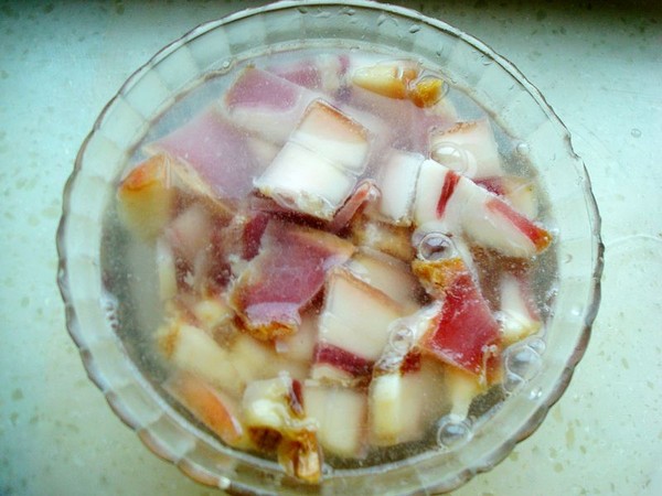 臘肉煲仔飯的做法-家常味燜菜譜-易網健康養生網 臘肉煲仔飯的做法-家常味燜菜譜