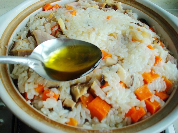 臘肉煲仔飯的做法-家常味燜菜譜-易網健康養生網 臘肉煲仔飯的做法-家常味燜菜譜