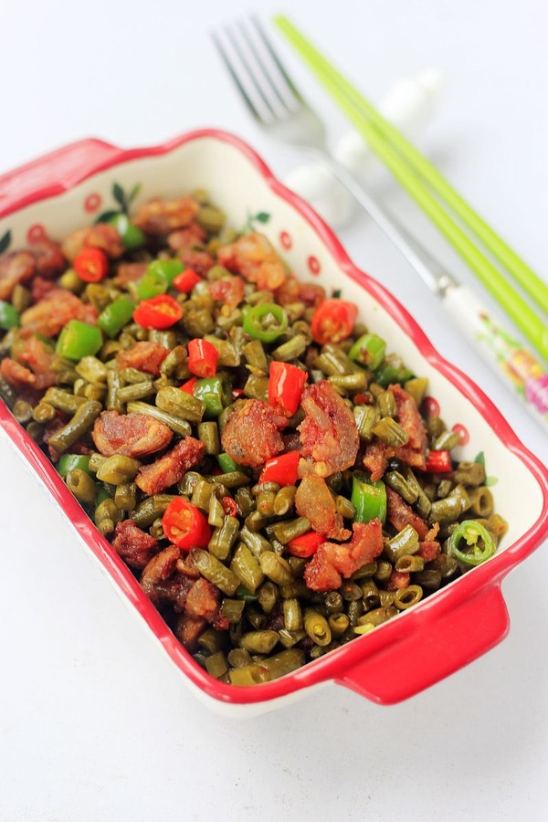 酸豆角炒臘腸的做法-酸辣味炒菜譜-易網健康養生網 酸豆角炒臘腸的做法-酸辣味炒菜譜