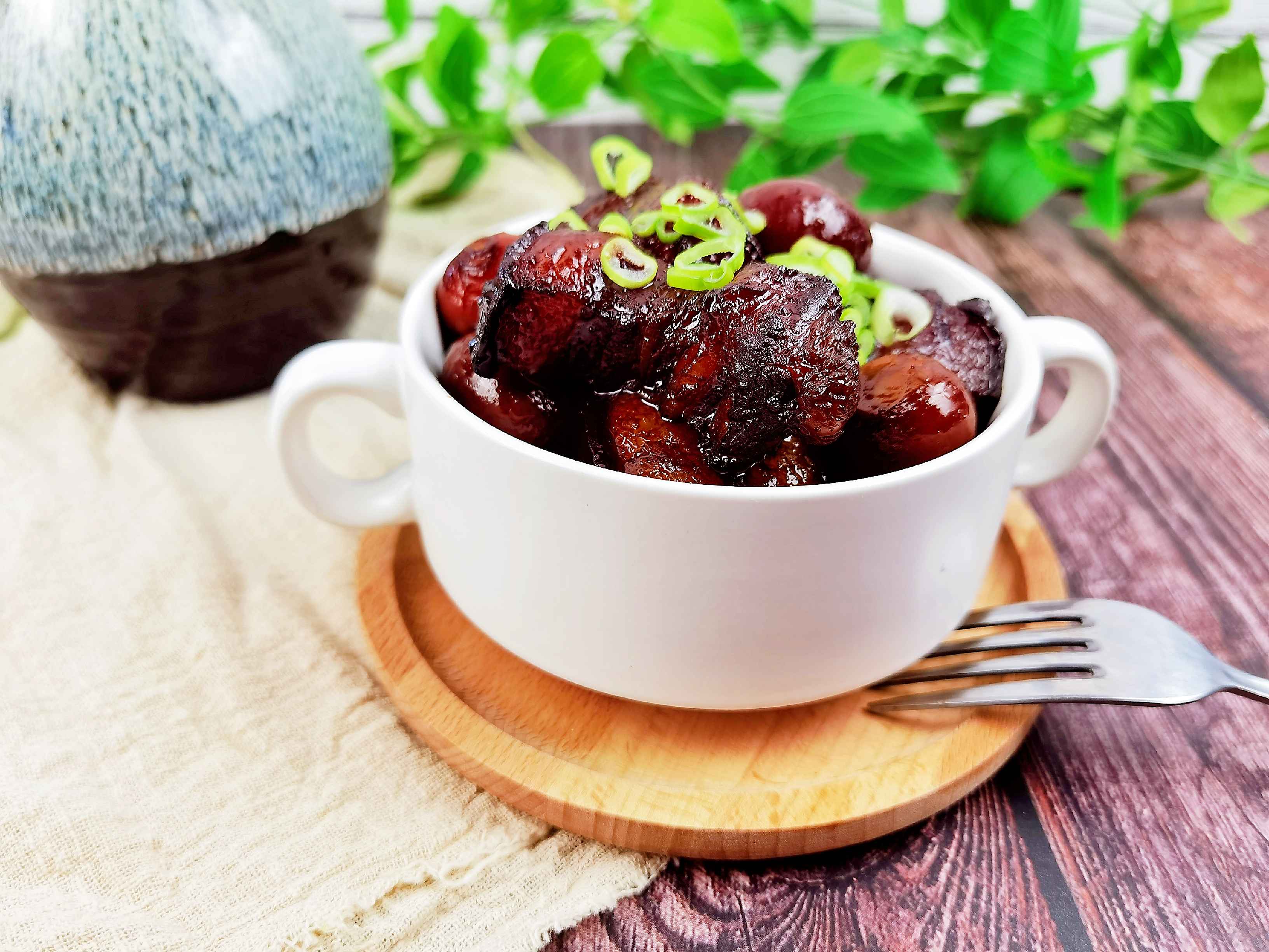 年夜飯“硬菜”-不加1滴水的紅燒肉，入口咂舌仰嘆天的做法-家常味燉菜譜