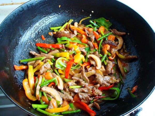 香菇羊肉拌皮帶面的做法-家常味炒菜譜-易網健康養生網 香菇羊肉拌皮帶面的做法-家常味炒菜譜