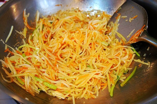 立春必吃的菜~素炒土豆絲的做法-家常味炒菜譜-易網(wǎng)健康養(yǎng)生網(wǎng) 立春必吃的菜~素炒土豆絲的做法-家常味炒菜譜