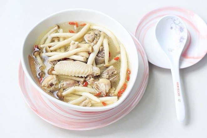 蟹味菇燉雞的做法-家常味燉菜譜-易網(wǎng)健康養(yǎng)生網(wǎng) 蟹味菇燉雞的做法-家常味燉菜譜