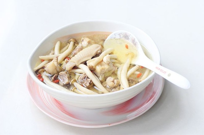 蟹味菇燉雞的做法-家常味燉菜譜-易網(wǎng)健康養(yǎng)生網(wǎng) 蟹味菇燉雞的做法-家常味燉菜譜