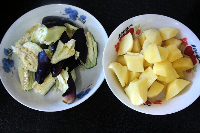 土豆燉茄子的做法-醬香味燉菜譜-易網健康養生網 土豆燉茄子的做法-醬香味燉菜譜