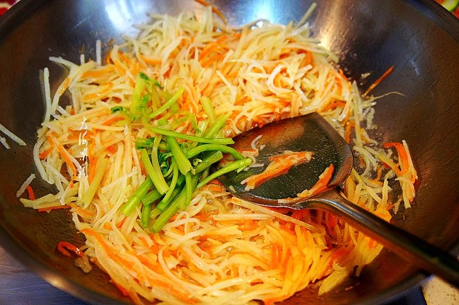 立春必吃的菜~素炒土豆絲的做法-家常味炒菜譜-易網(wǎng)健康養(yǎng)生網(wǎng) 立春必吃的菜~素炒土豆絲的做法-家常味炒菜譜