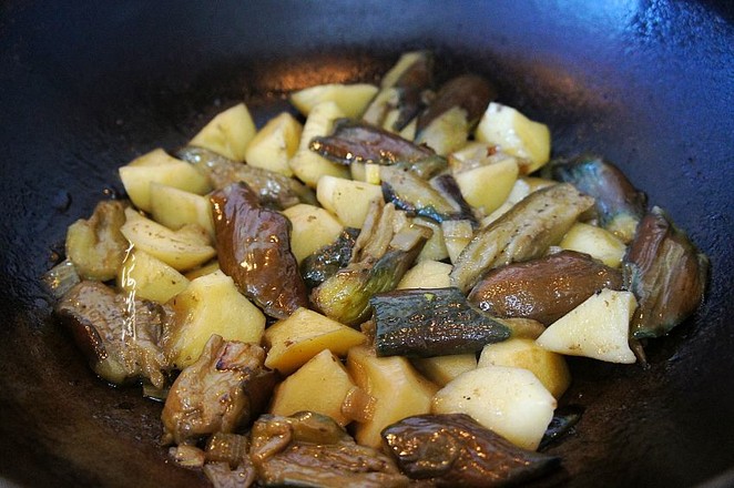 土豆燉茄子的做法-醬香味燉菜譜-易網健康養生網 土豆燉茄子的做法-醬香味燉菜譜