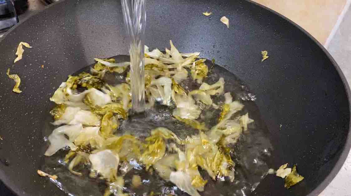 年夜飯必備酸菜魚的做法-麻辣味煮菜譜-易網健康養生網 年夜飯必備酸菜魚的做法-麻辣味煮菜譜