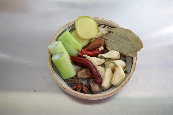 鹵大腸的做法-家常味鹵菜譜-易網健康養(yǎng)生網 鹵大腸的做法-家常味鹵菜譜