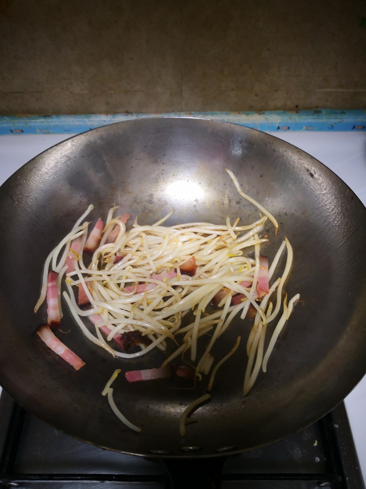 臘肉炒叉子的做法-家常味炒菜譜