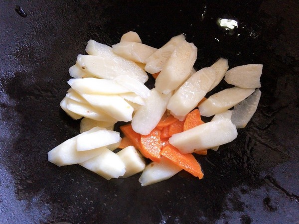 時蔬界的經(jīng)典黑白配，山藥炒木耳的做法-家常味炒菜譜