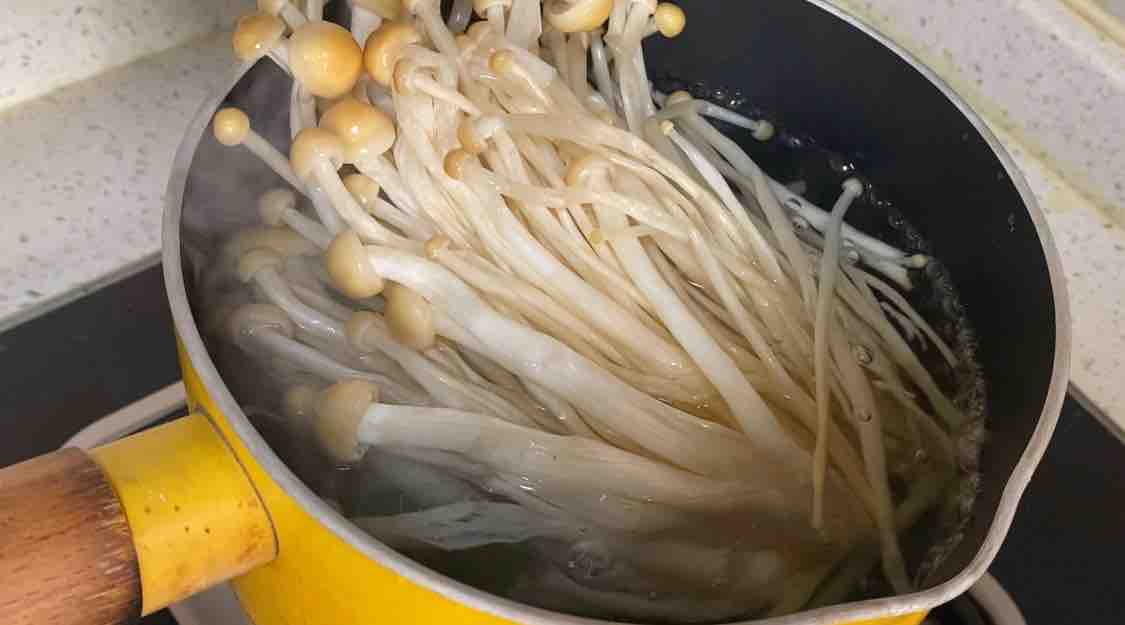 年夜飯必備酸菜魚的做法-麻辣味煮菜譜-易網健康養生網 年夜飯必備酸菜魚的做法-麻辣味煮菜譜