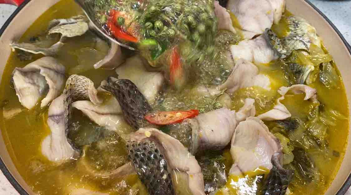 年夜飯必備酸菜魚的做法-麻辣味煮菜譜-易網健康養生網 年夜飯必備酸菜魚的做法-麻辣味煮菜譜