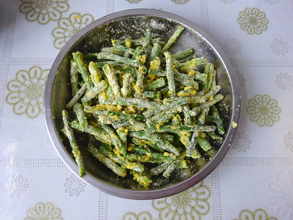 玉米粉蒸豇豆的做法-蒜香味蒸菜譜-易網健康養生網 玉米粉蒸豇豆的做法-蒜香味蒸菜譜