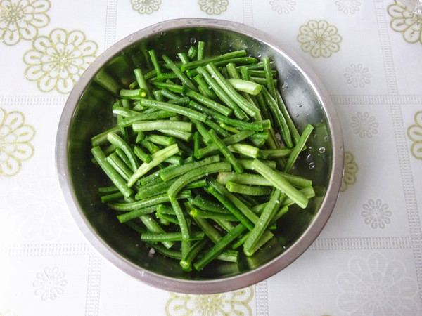 玉米粉蒸豇豆的做法-蒜香味蒸菜譜-易網<a href=http://www.jsjjzhkt.cn/ target=_blank class=infotextkey>健康養生</a>網 玉米粉蒸豇豆的做法-蒜香味蒸菜譜
