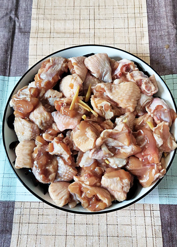 木耳蒸雞翅的做法-咸鮮味蒸菜譜